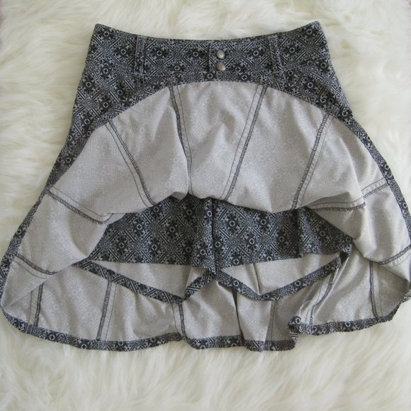 Athleta Whatever Skort Black & Gray Floral Diamonds Size 0 Tennis Golf Skirt - Picture 3 of 5